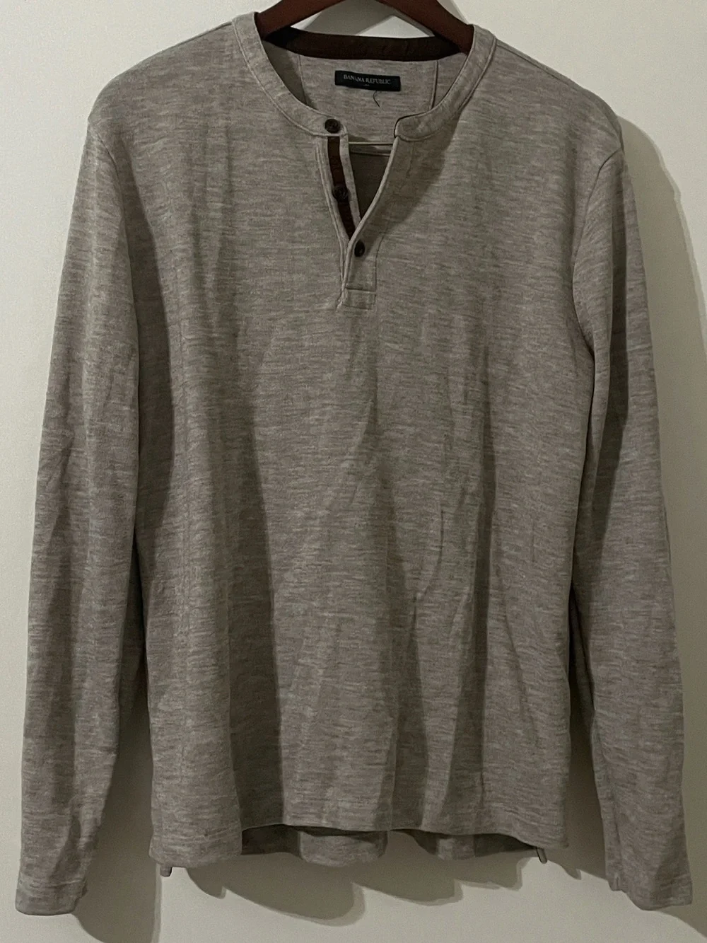 Banana Republic Cream Long Sleeve Henley Shirt Men’s Size Large Contrast Trim